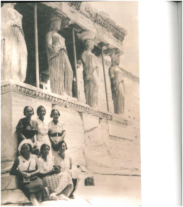 10a. An article about the Cruise of 1933 collected in the catalogue of "La Facultad de Filosofía y Letras de Madrid en la segunda República  exhibition. Arquitectura y Universidad durante los años 30" (Madrid: Sociedad Estatal de Conmemoraciones Culturales. Madrid City Council. Ediciones de Arquitectura. Fundación Arquitectura COAM, 2008).