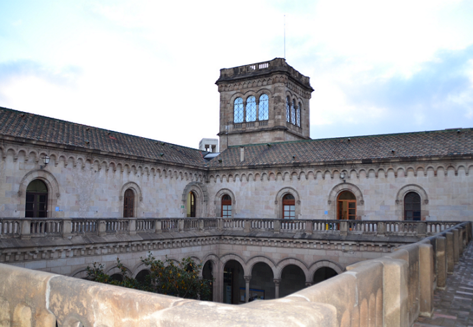 Façana del CRAI Biblioteca de Matemàtiques i Informàtica