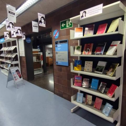 Cartells per visibilitzar la violència de gènere al CRAI Biblioteca d’Economia i Empresa