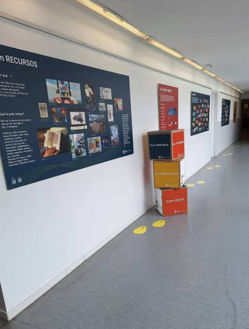 L'exposició "20 anys del CRAI" al CRAI Biblioteca de Biologia