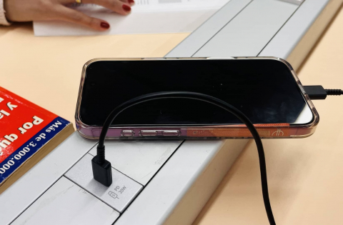 Nous punts de càrrega USB tipus C al CRAI Biblioteca del Campus Bellvitge