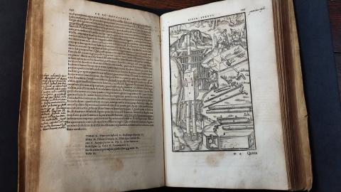 Nova exposició del CRAI Biblioteca de Fons Antic: De l’Alquímia a la metal·lúrgia, un viatge per la química dels minerals