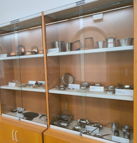 El CRAI Biblioteca de Farmàcia i Ciències de l’Alimentació inaugura l’Exposició Campins d’Eines i Aparells Utilitzats a la Gastronomia