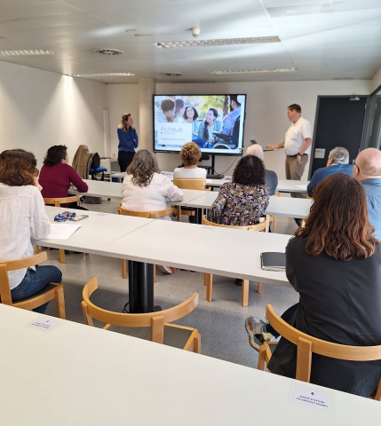 Nova pantalla interactiva al CRAI Biblioteca de Biologia
