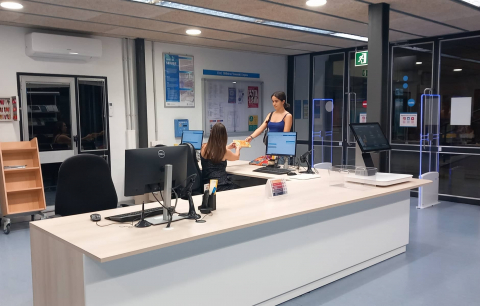 Renovació de l’espai de préstec i informació al CRAI Biblioteca d’Economia i Empresa