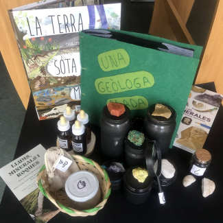 Exposició de materials didàctics creats per l'alumnat de la Facultat d'Educació al CRAI Biblioteca del Campus Mundet