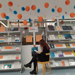 Exposició i concurs fotogràfic sobre l'accés obert al CRAI Biblioteca d'Informació i Mitjans Audiovisuals