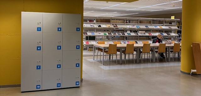 Nous armariets per als usuaris del CRAI Biblioteca de Filosofia, Geografia i Història