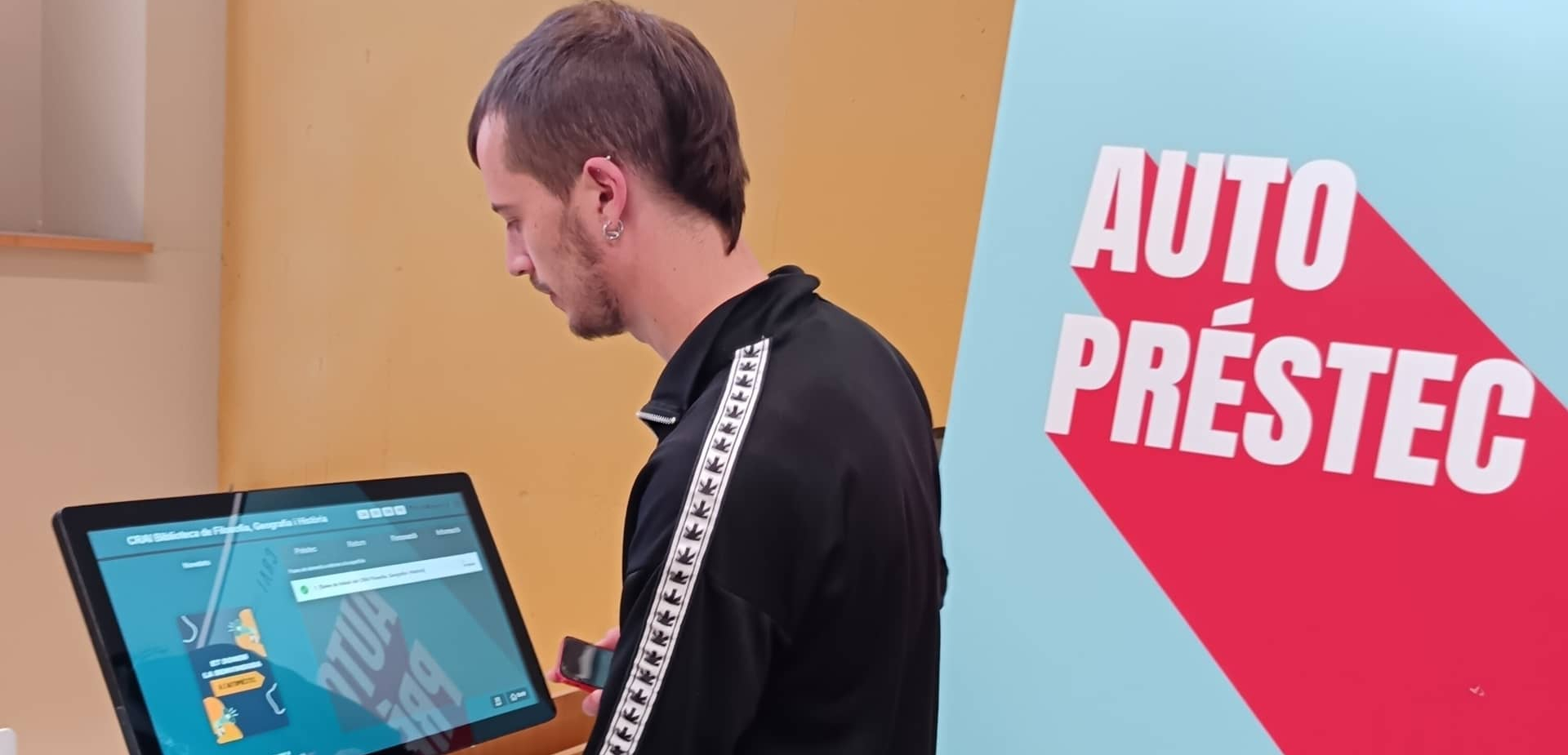 Prova pilot d'autopréstec de sales de treball al CRAI Biblioteca de Filosofia, Geografia i Història