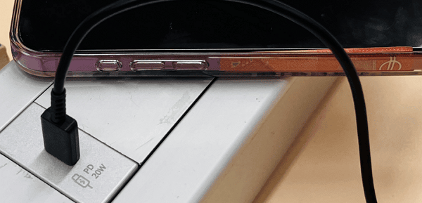 Nous punts de càrrega USB tipus C al CRAI Biblioteca del Campus Bellvitge