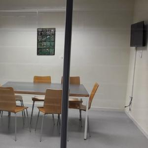 Noves pantalles LED a les aules de treball en grup del CRAI Biblioteca de Biologia