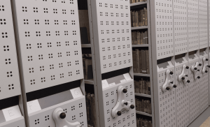 El CRAI Biblioteca de Fons Antic estrena armari compacte