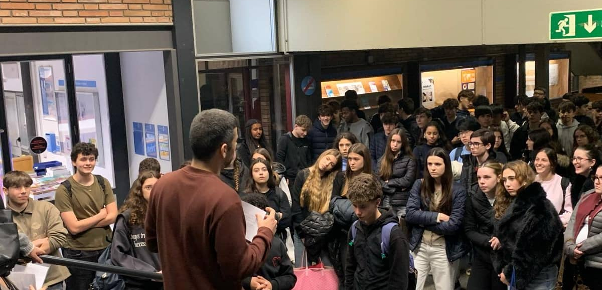 Visita de 100 estudiants de Formació Professional al CRAI Biblioteca d'Economia i Empresa