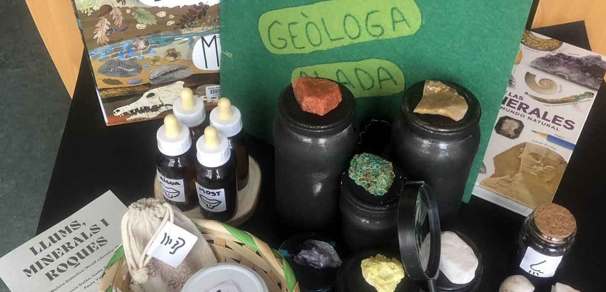 Exposició de materials didàctics creats per l'alumnat de la Facultat d'Educació al CRAI Biblioteca del Campus Mundet