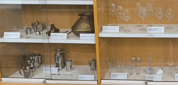 El CRAI Biblioteca de Farmàcia i Ciències de l’Alimentació inaugura l’Exposició Campins d’Eines i Aparells Utilitzats a la Gastronomia