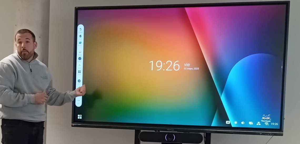 Nova pantalla interactiva al CRAI Biblioteca de Biologia